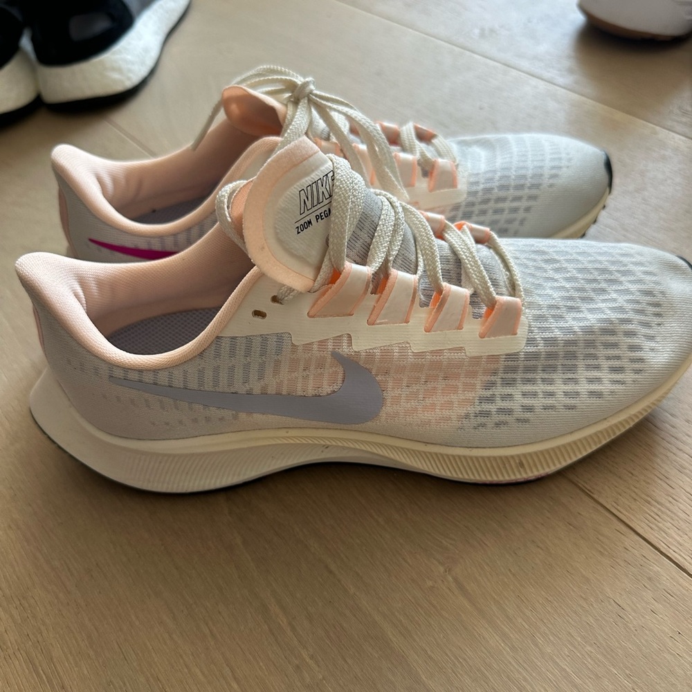 Nike shoes. Size 8. Cream. (with peach tones) never used